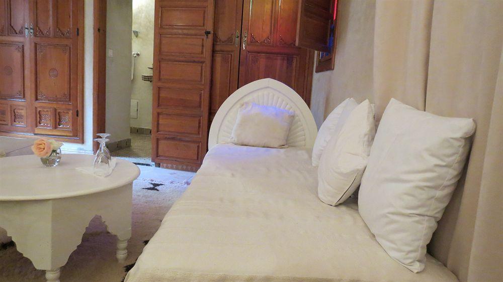 Riad Awinati Location Privatisee ,Piscine Chauffee , Beau Rooftop Marrakesh Bagian luar foto