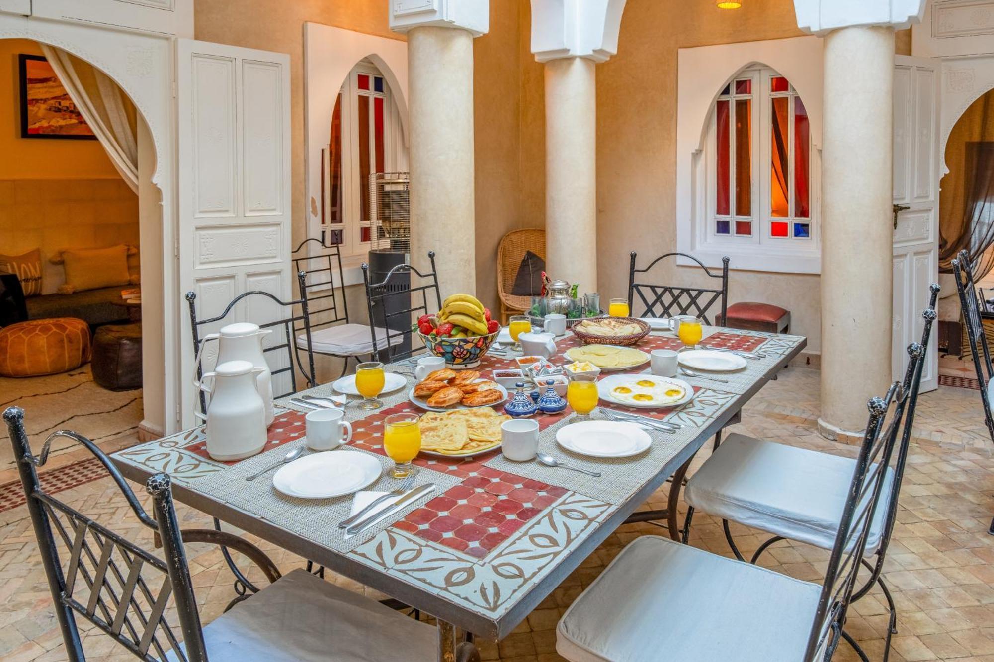 Riad Awinati Location Privatisee ,Piscine Chauffee , Beau Rooftop Marrakesh Bagian luar foto