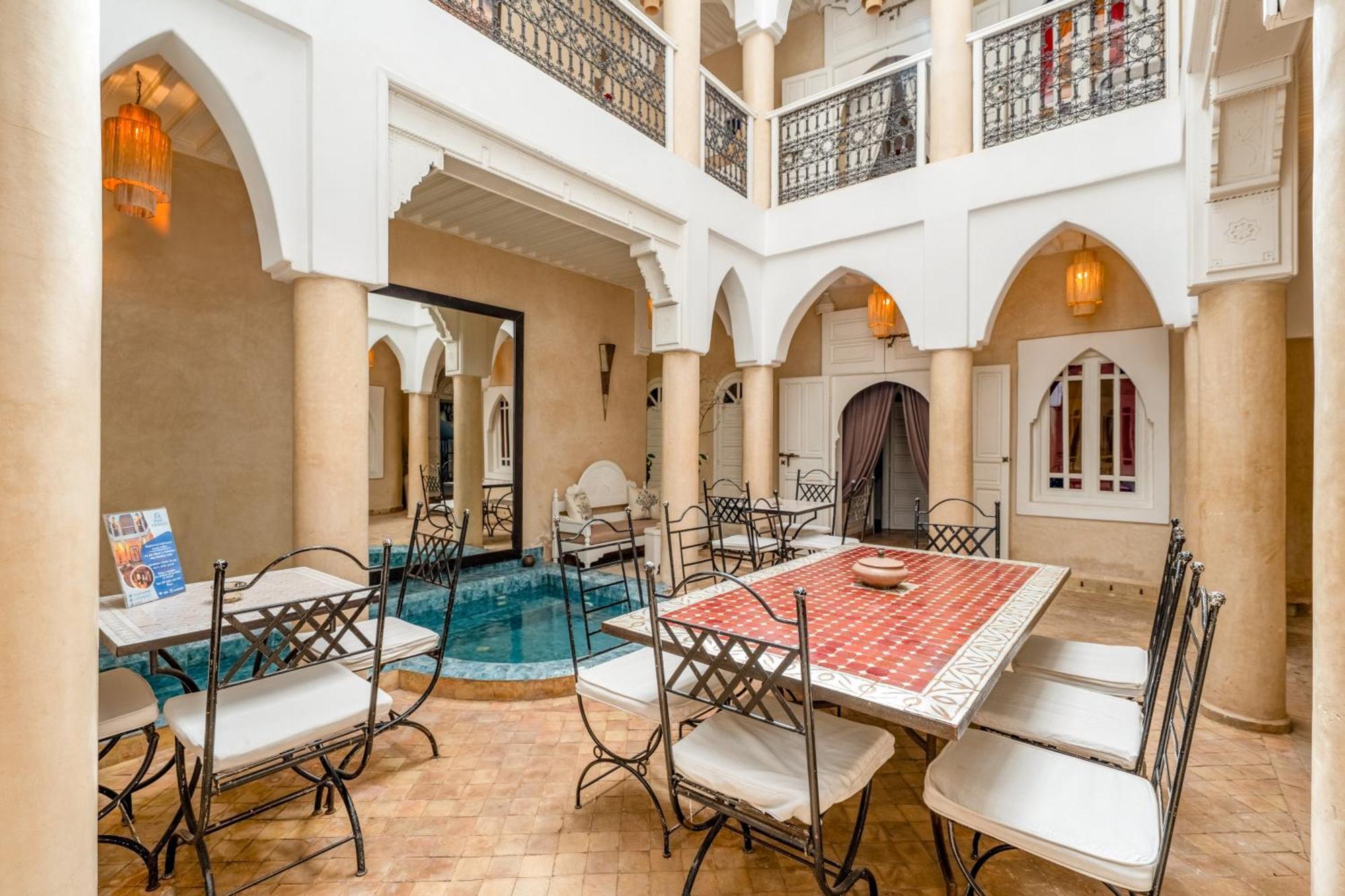 Riad Awinati Location Privatisee ,Piscine Chauffee , Beau Rooftop Marrakesh Bagian luar foto