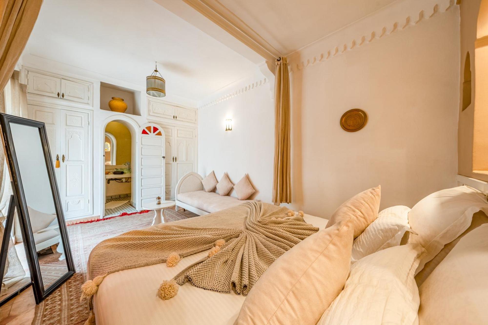Riad Awinati Location Privatisee ,Piscine Chauffee , Beau Rooftop Marrakesh Bagian luar foto