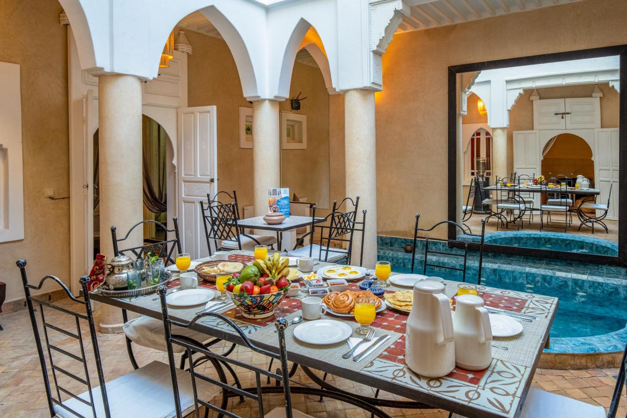 Riad Awinati Location Privatisee ,Piscine Chauffee , Beau Rooftop Marrakesh Bagian luar foto