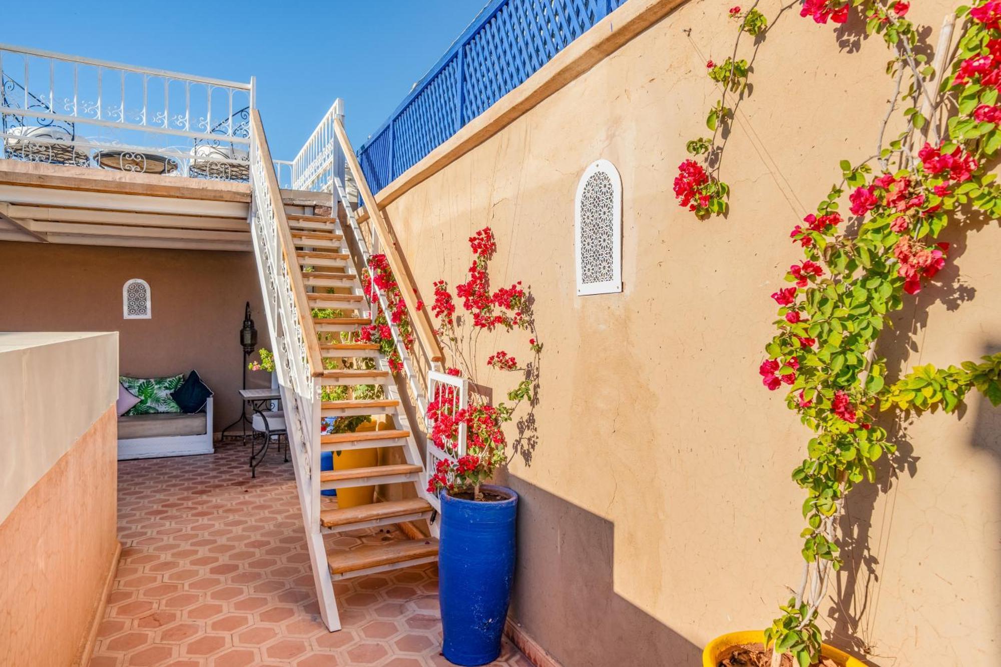 Riad Awinati Location Privatisee ,Piscine Chauffee , Beau Rooftop Marrakesh Bagian luar foto
