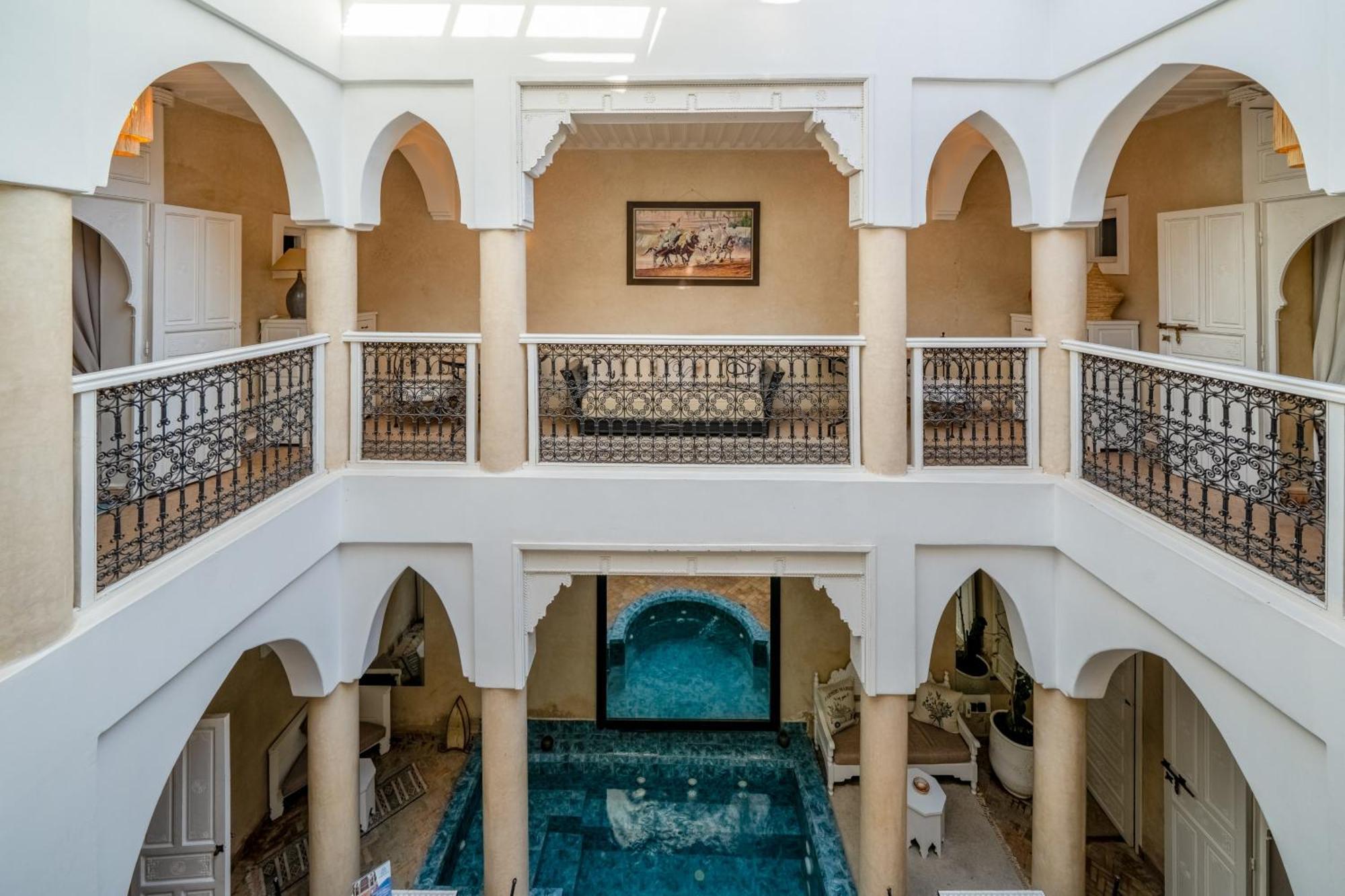 Riad Awinati Location Privatisee ,Piscine Chauffee , Beau Rooftop Marrakesh Bagian luar foto