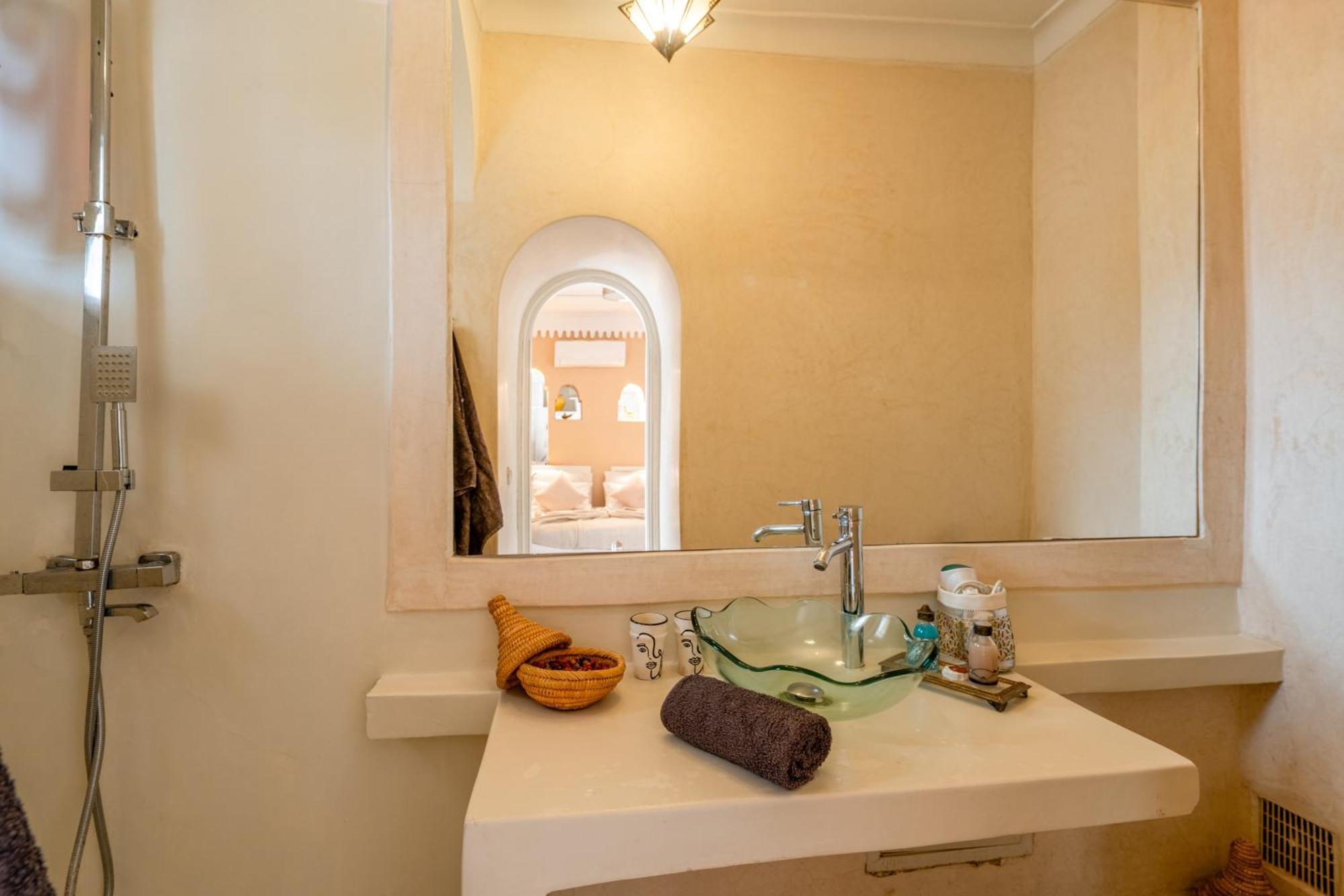 Riad Awinati Location Privatisee ,Piscine Chauffee , Beau Rooftop Marrakesh Bagian luar foto