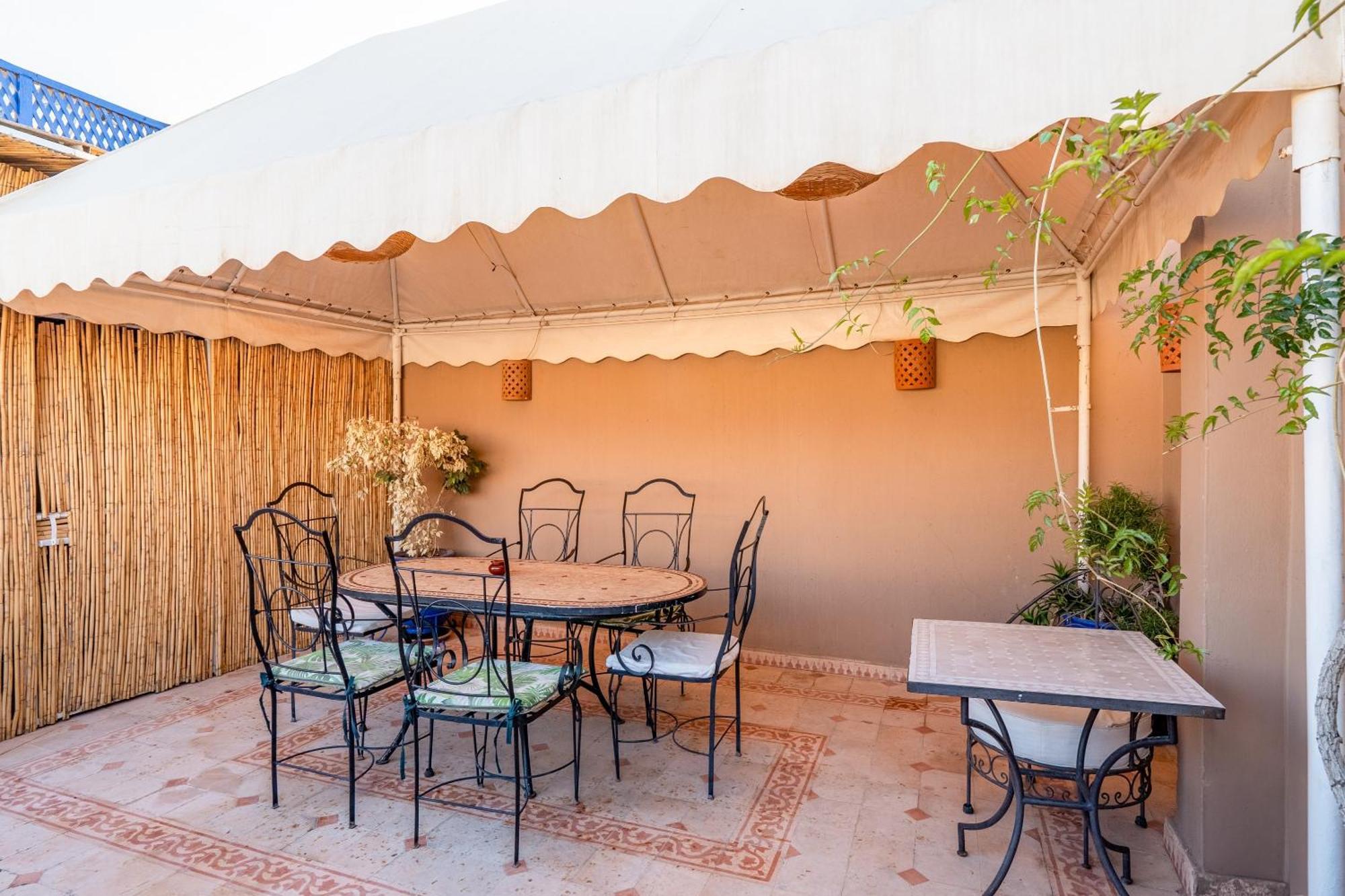 Riad Awinati Location Privatisee ,Piscine Chauffee , Beau Rooftop Marrakesh Bagian luar foto