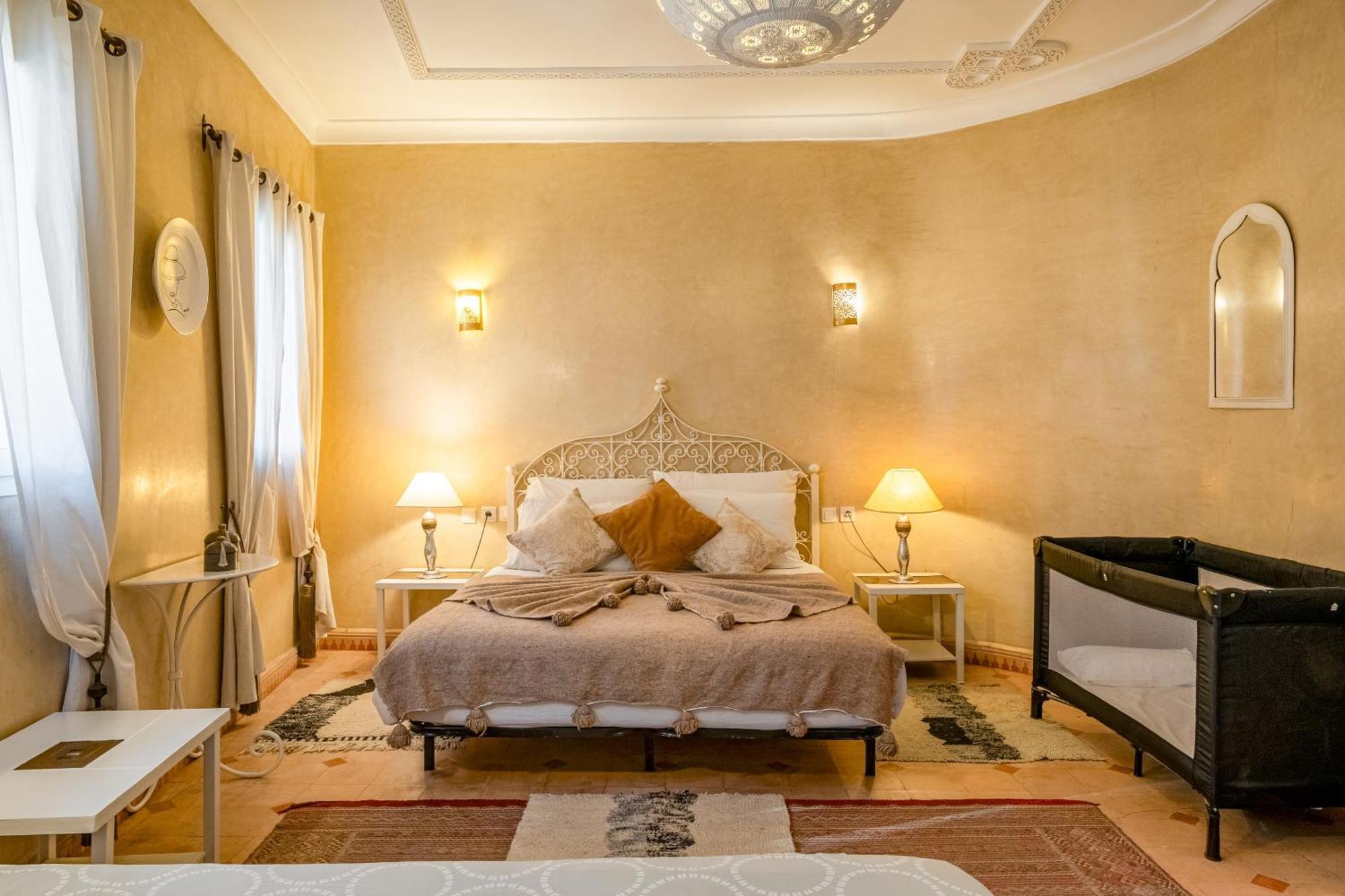 Riad Awinati Location Privatisee ,Piscine Chauffee , Beau Rooftop Marrakesh Bagian luar foto