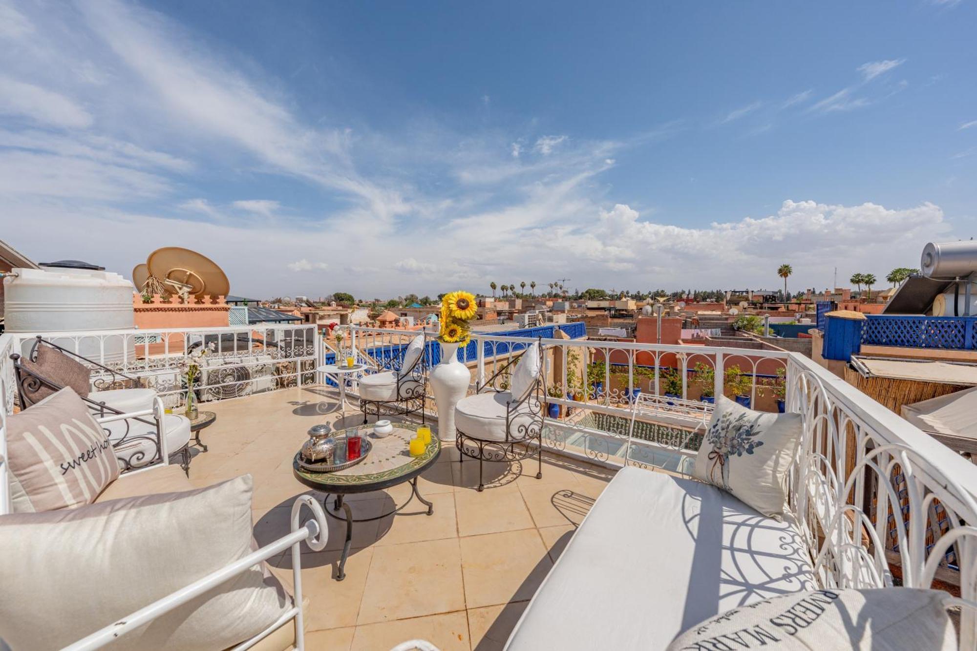Riad Awinati Location Privatisee ,Piscine Chauffee , Beau Rooftop Marrakesh Bagian luar foto