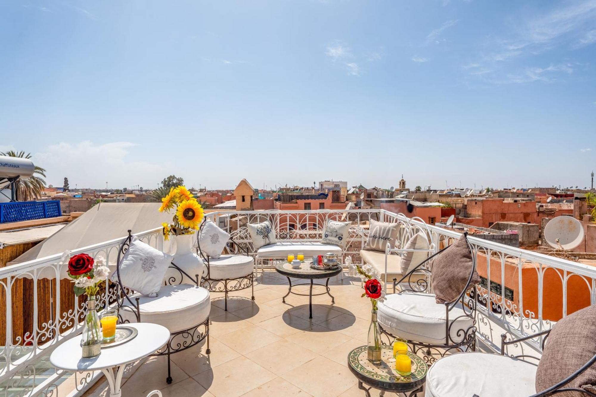 Riad Awinati Location Privatisee ,Piscine Chauffee , Beau Rooftop Marrakesh Bagian luar foto