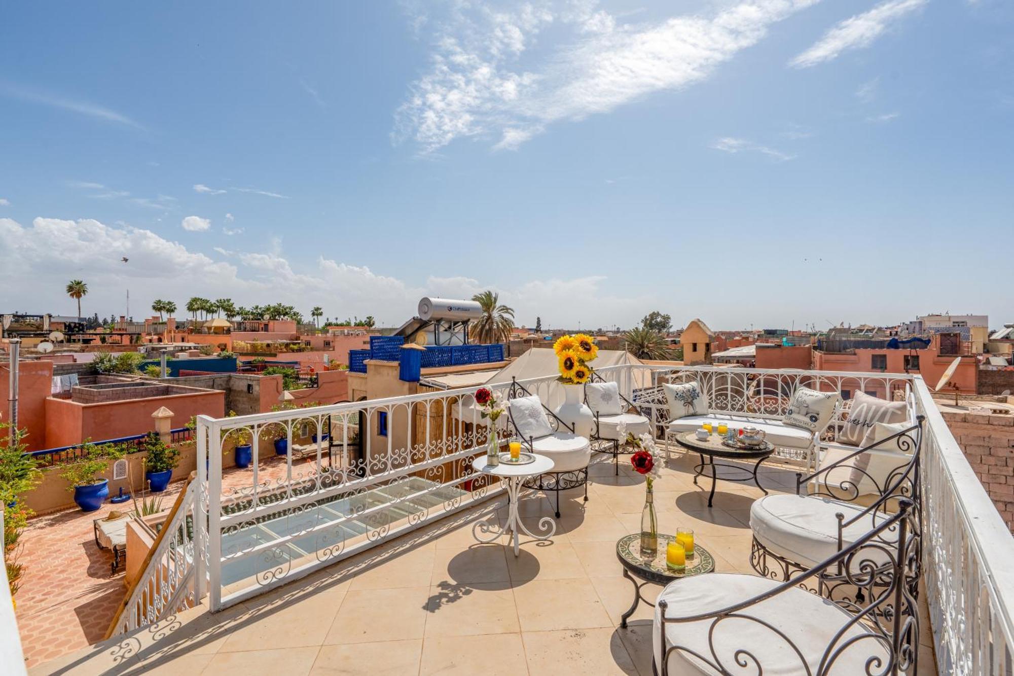 Riad Awinati Location Privatisee ,Piscine Chauffee , Beau Rooftop Marrakesh Bagian luar foto